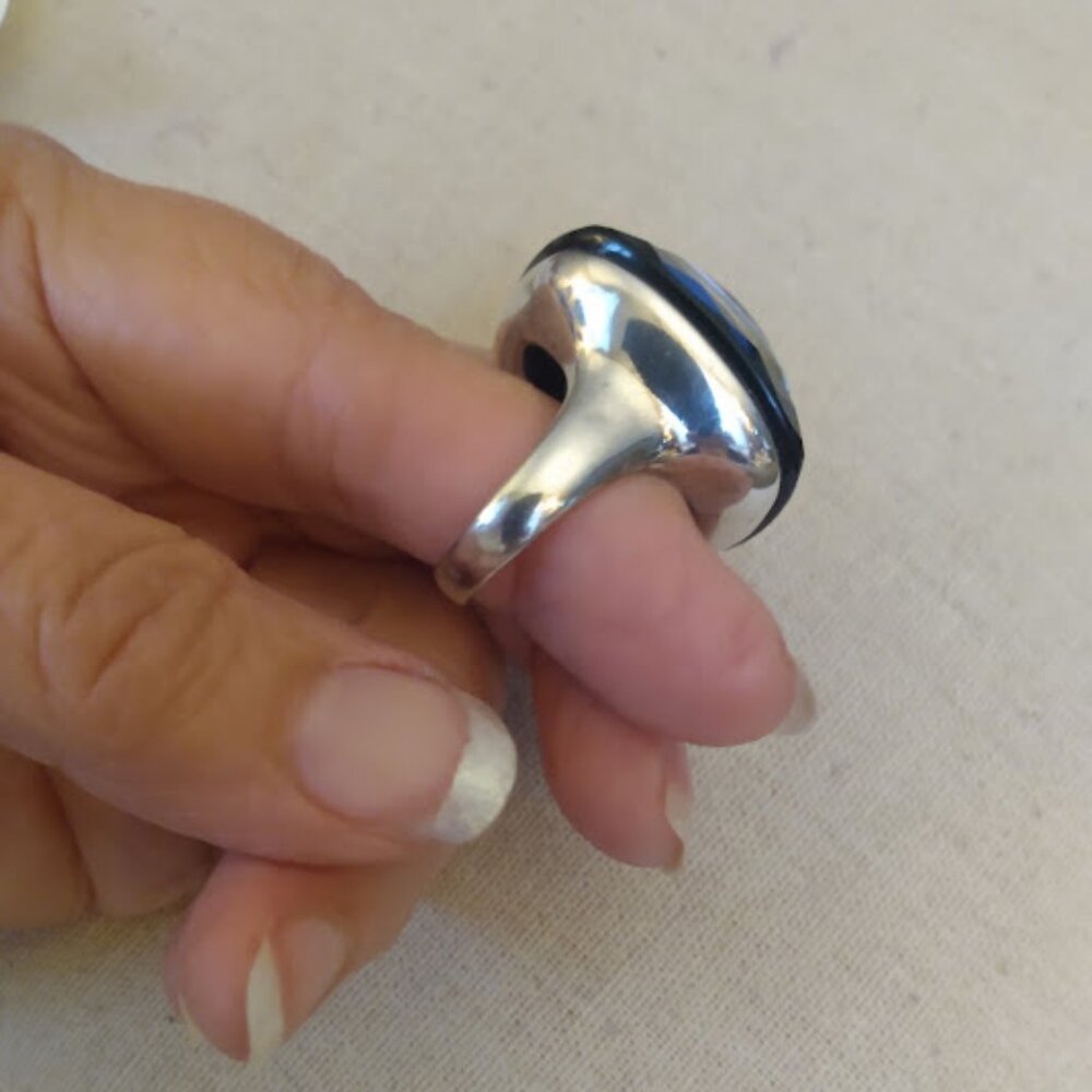 Black and white stone ring. Marked W.K. 925